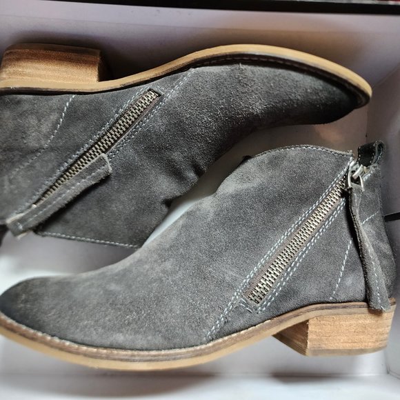 Used‎ Gray Dolce Vita Sibil Size 7.5 Suede Ankle Boots - Picture 3 of 11